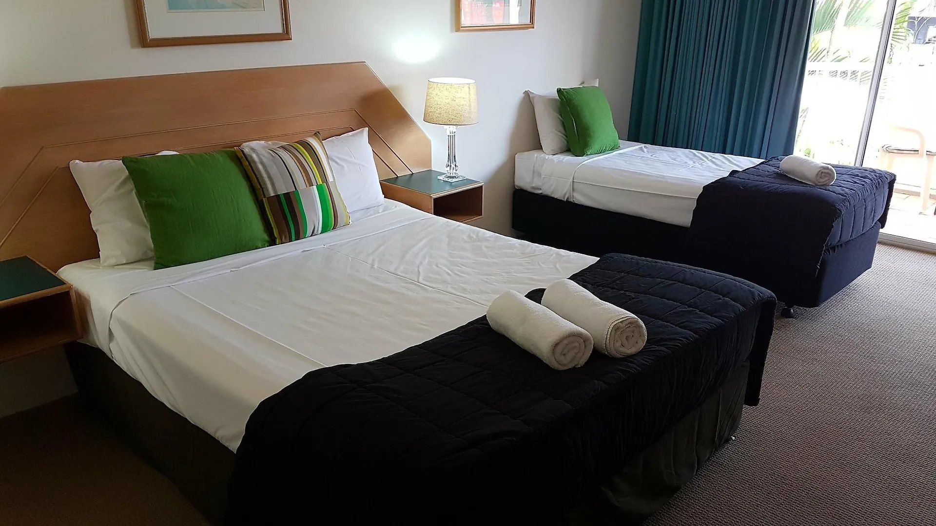 Outrigger Burleigh Hotel Gold Coast 3*,