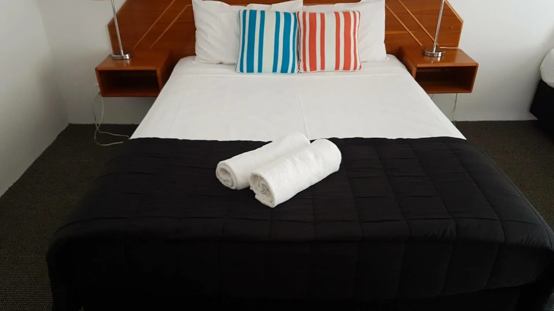 Outrigger Burleigh Hotel Gold Coast 3*,  Australia