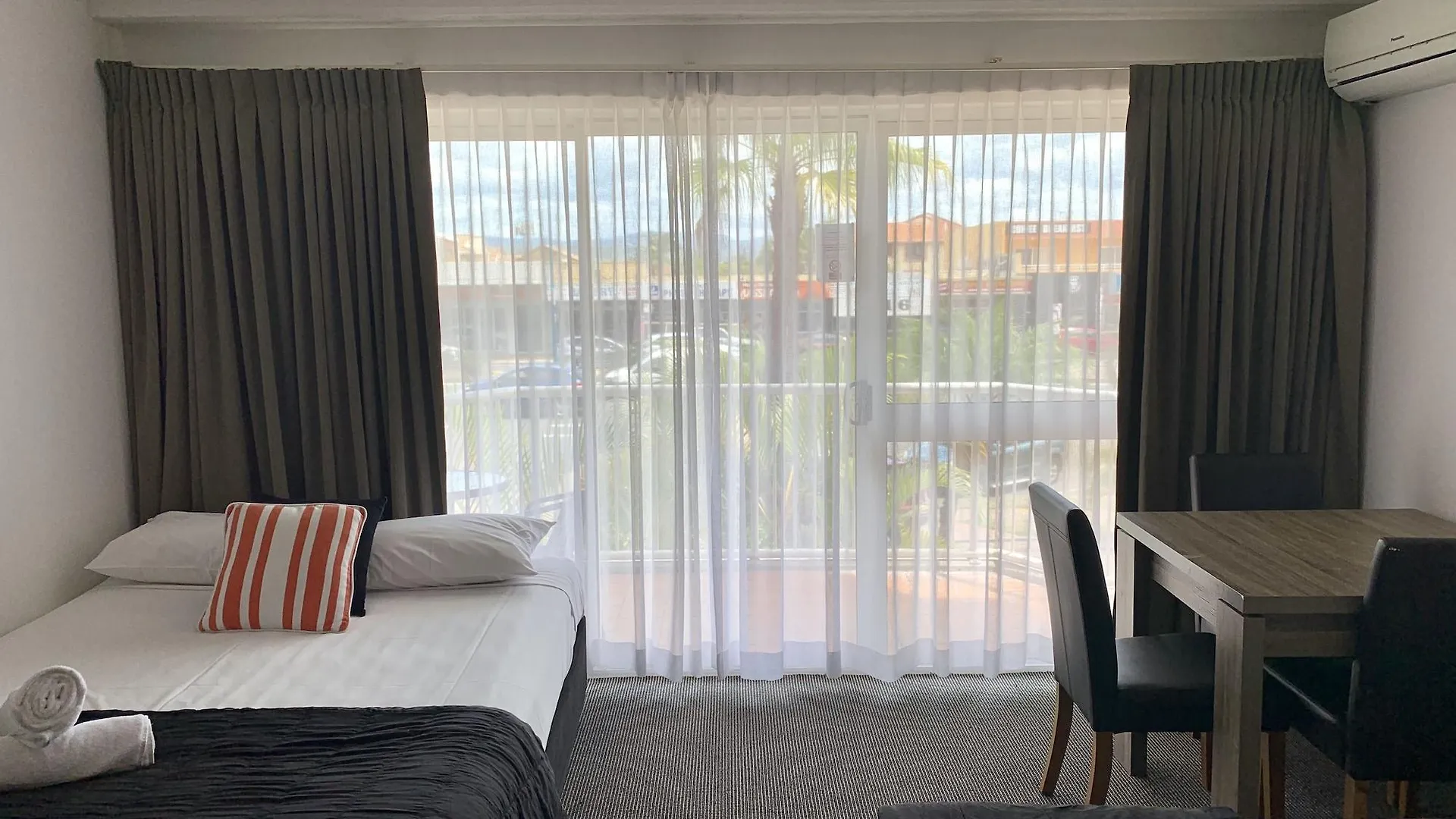 Outrigger Burleigh Hotel Gold Coast