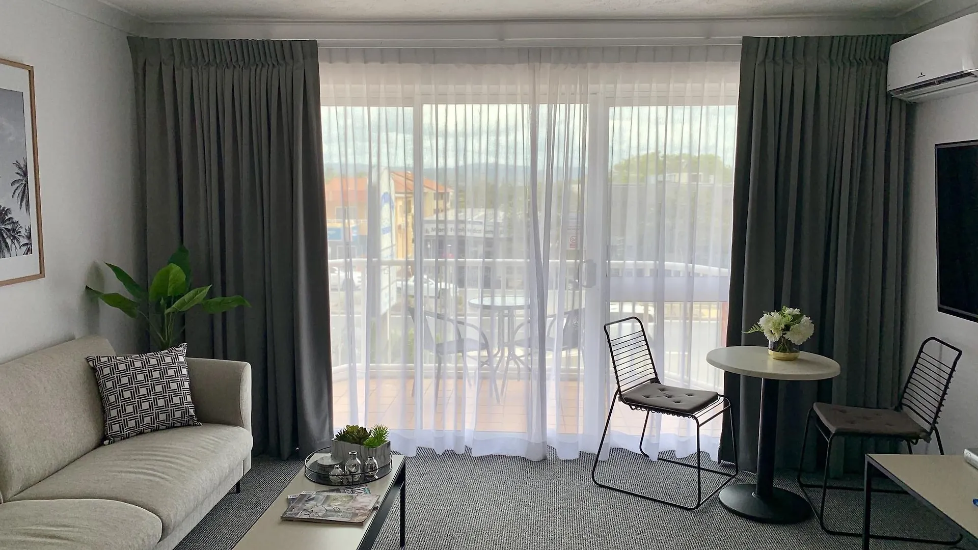 Outrigger Burleigh Hotel Gold Coast