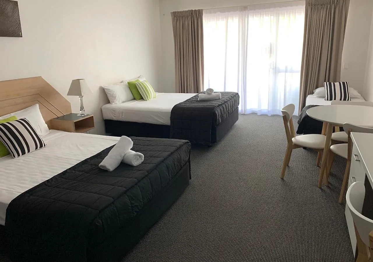 Outrigger Burleigh Hotel Gold Coast